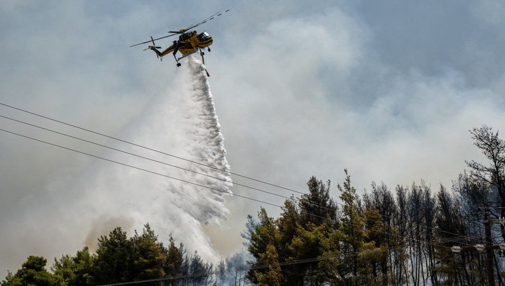 Yunanistan'da Orman Yangınları Patlak Verdi: Şehirler Terk Ediliyor