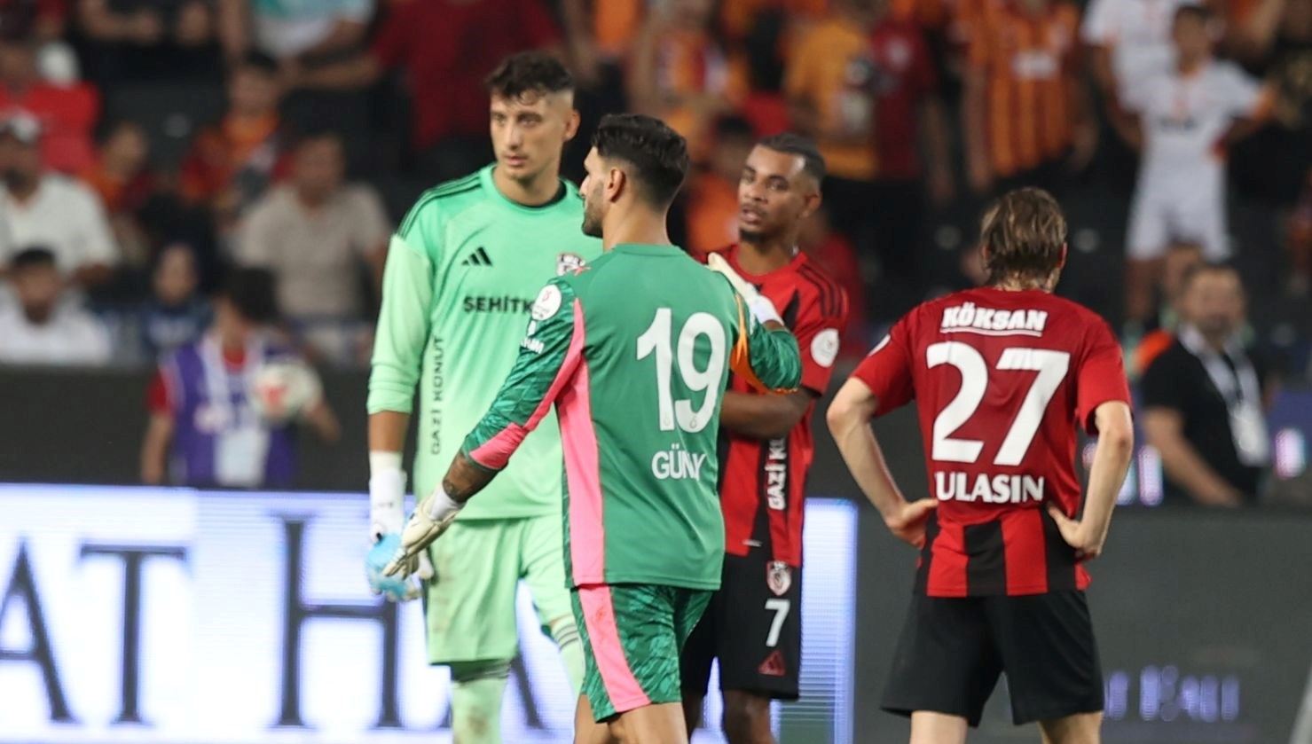 Galatasaray'ın Kalecisi Günay Güvenç'ten Yeni İsim İçin Cesur Açıklama: 