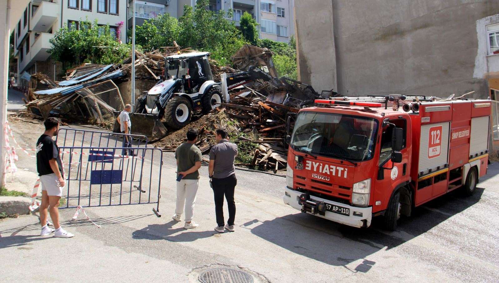 Sinop'un Geçmişine Veda: Tarihi Metruk Bina Yıkıldı