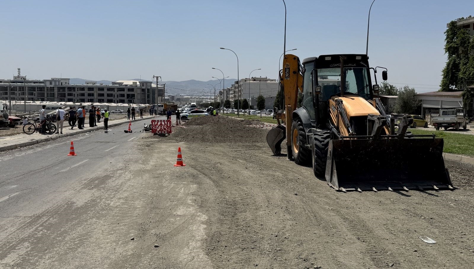Feci Kaza: Motosikletlinin Üzerinden Geçen İş Makinesi Hayatına Mal Oldu