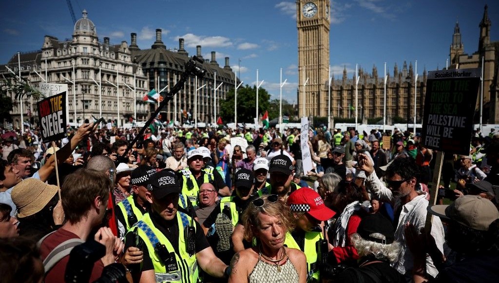 Londra'da Filistin'e Dayanışma Yürüyüşü: Gözaltılarla Gündeme Geldi