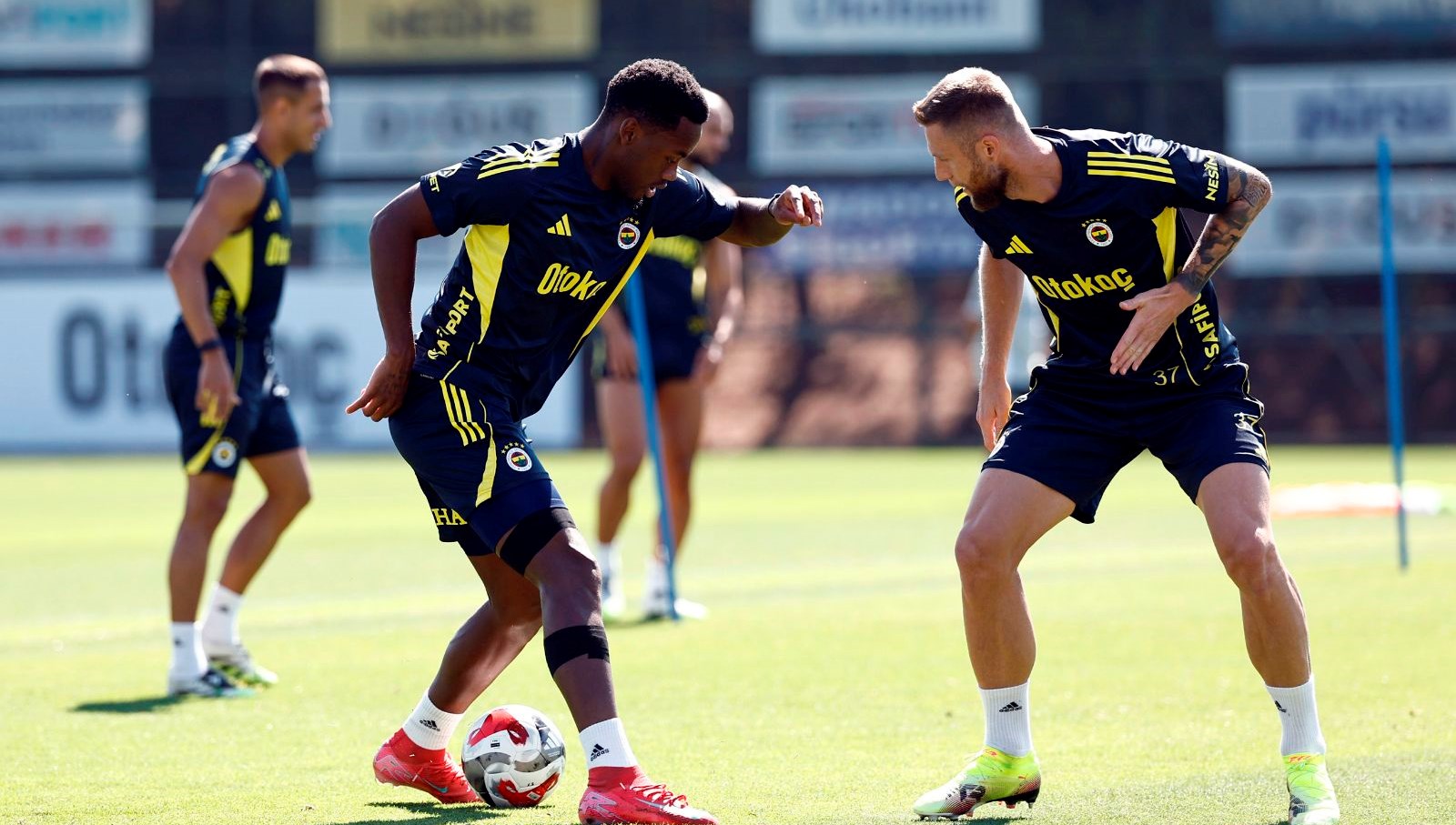Fenerbahçe, Feyenoord ile Kritik Rövanşa Hazırlanıyor!
