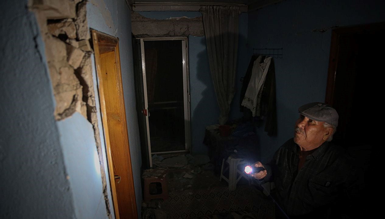 Köylerde Endişe Verici Manzara: Evlerde Büyük Çatlaklar Belirdi