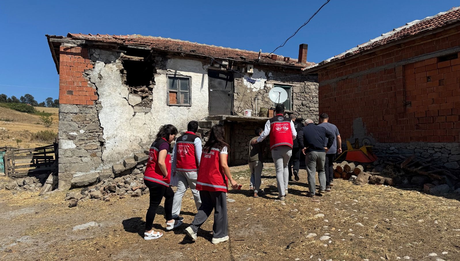 Manisa'da Deprem Alarmı: Hasar Tespiti İçin Çalışmalar Başladı!