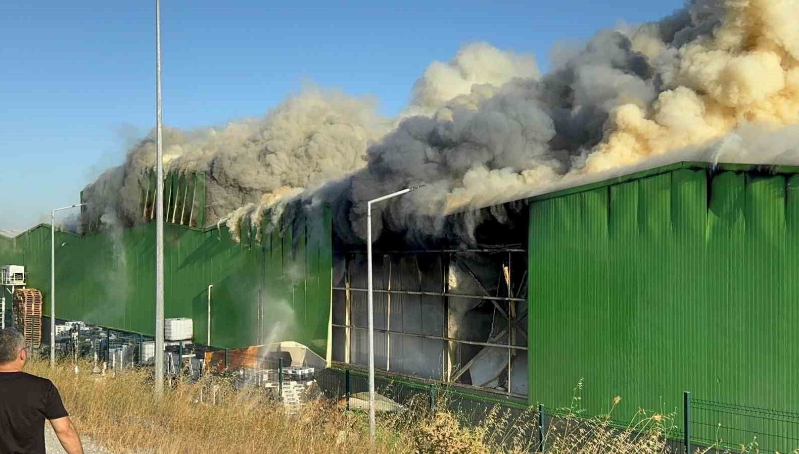Balıkesir'deki Fabrika Yangınında 1 Kişi Gözaltına Alındı, İki İşçi Hayatını Kaybetti