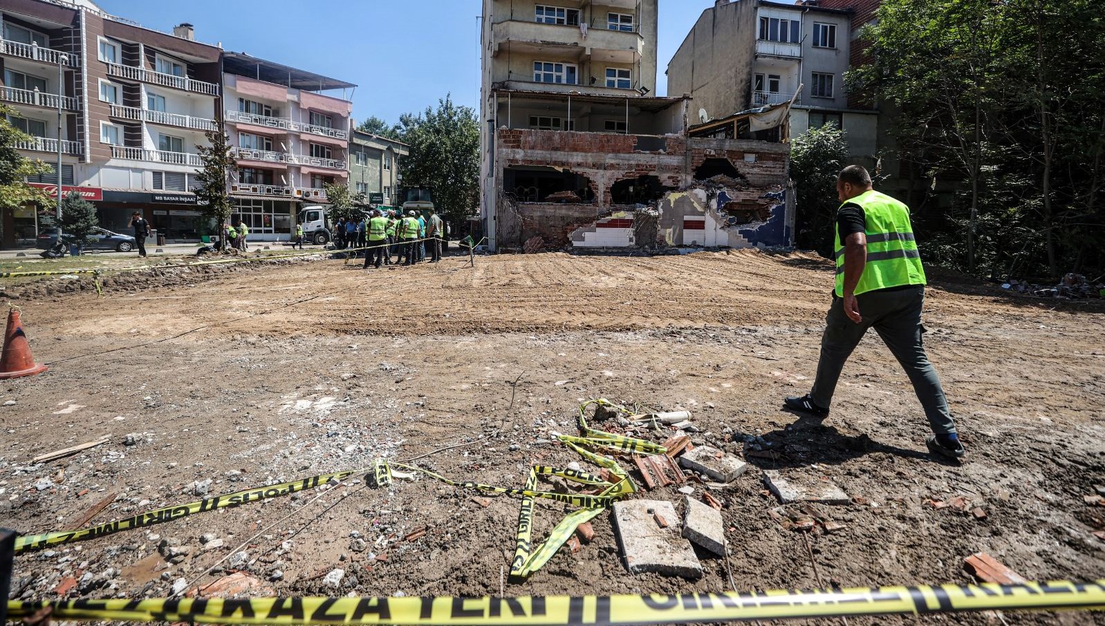 Balıkesir'deki Depremin Ardından Yıkılan Bina Enkazı Artık Yok!