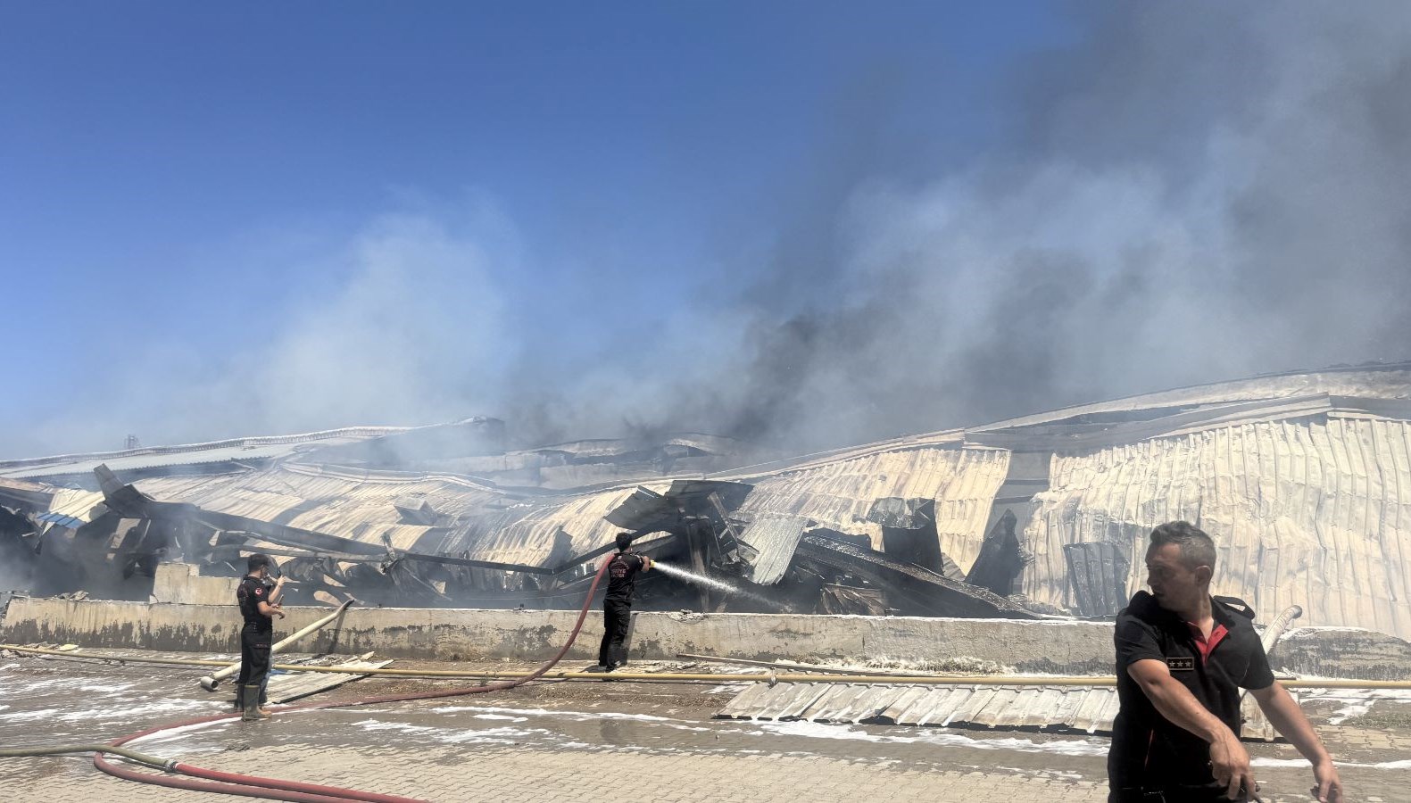 Kahramanmaraş'ta Fabrikada Yangın Paniği: Sekiz Kişi Dumandan Etkilendi
