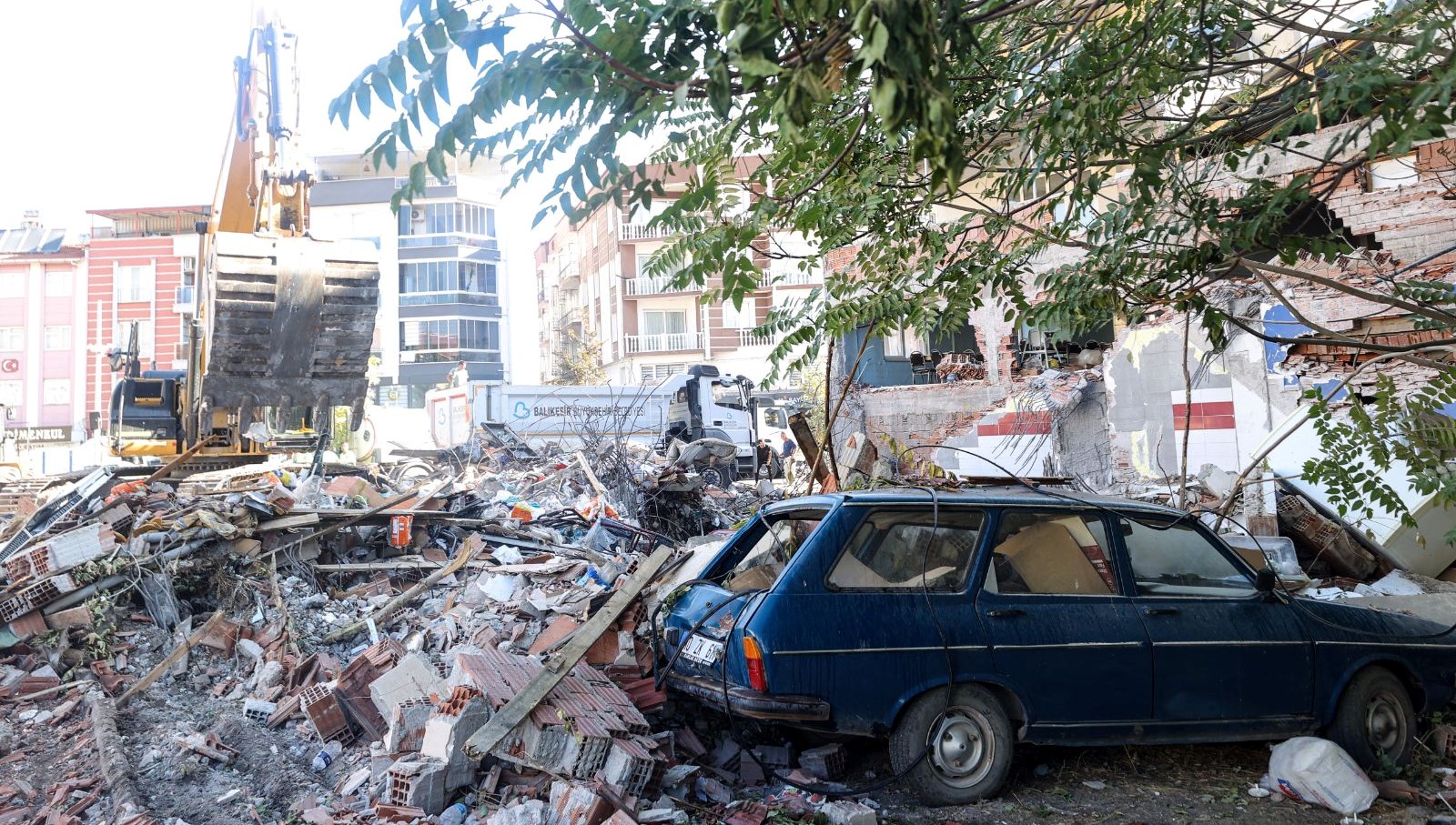 AFAD'dan Müjdeli Haber: Sındırgı'da Konteyner Kurulum Süreci Hızla İlerliyor!