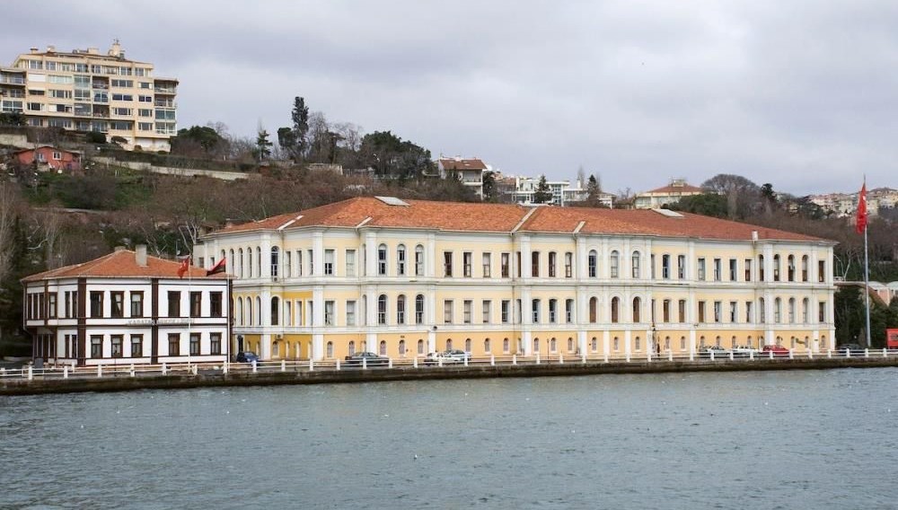 LGS Kazananları İstanbul Lise Tercihlerinde Sıralandı: İstanbul'un Zirve 20 Lisesi!