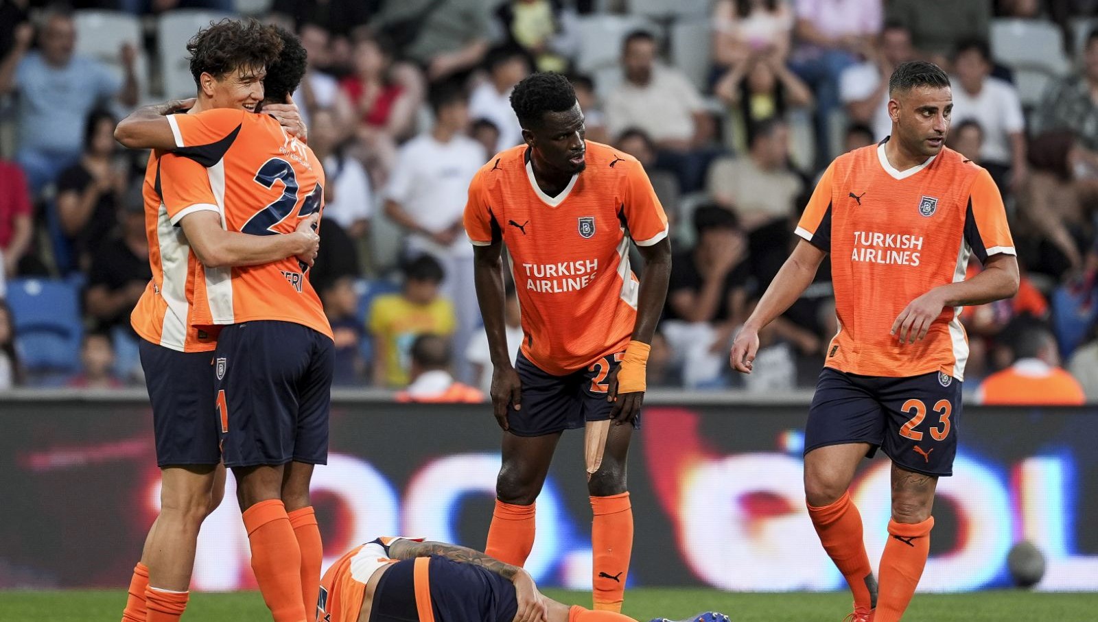 Sürpriz bekleyenlere veda: Başakşehir, Konferans Ligi’nde play-off’a yükseldi!