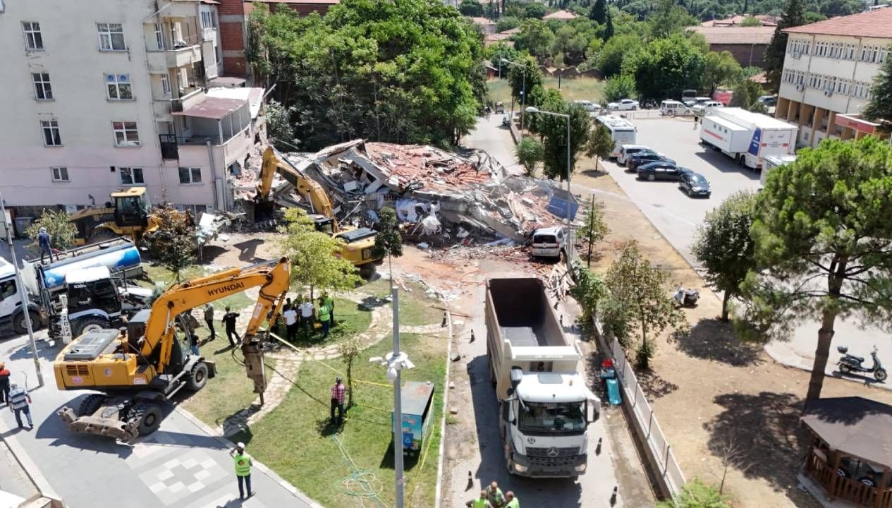 Sındırgı'da Sarsıntılar Sürüyor: 3.5 ve 4.0 Şiddetinde Artçılar!