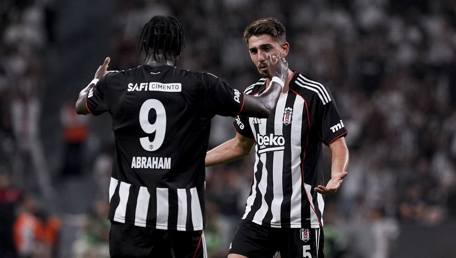 Beşiktaş, St. Patrick's'ı 2-0 geriden gelerek devirdi: Play-off turuna adını yazdırdı!