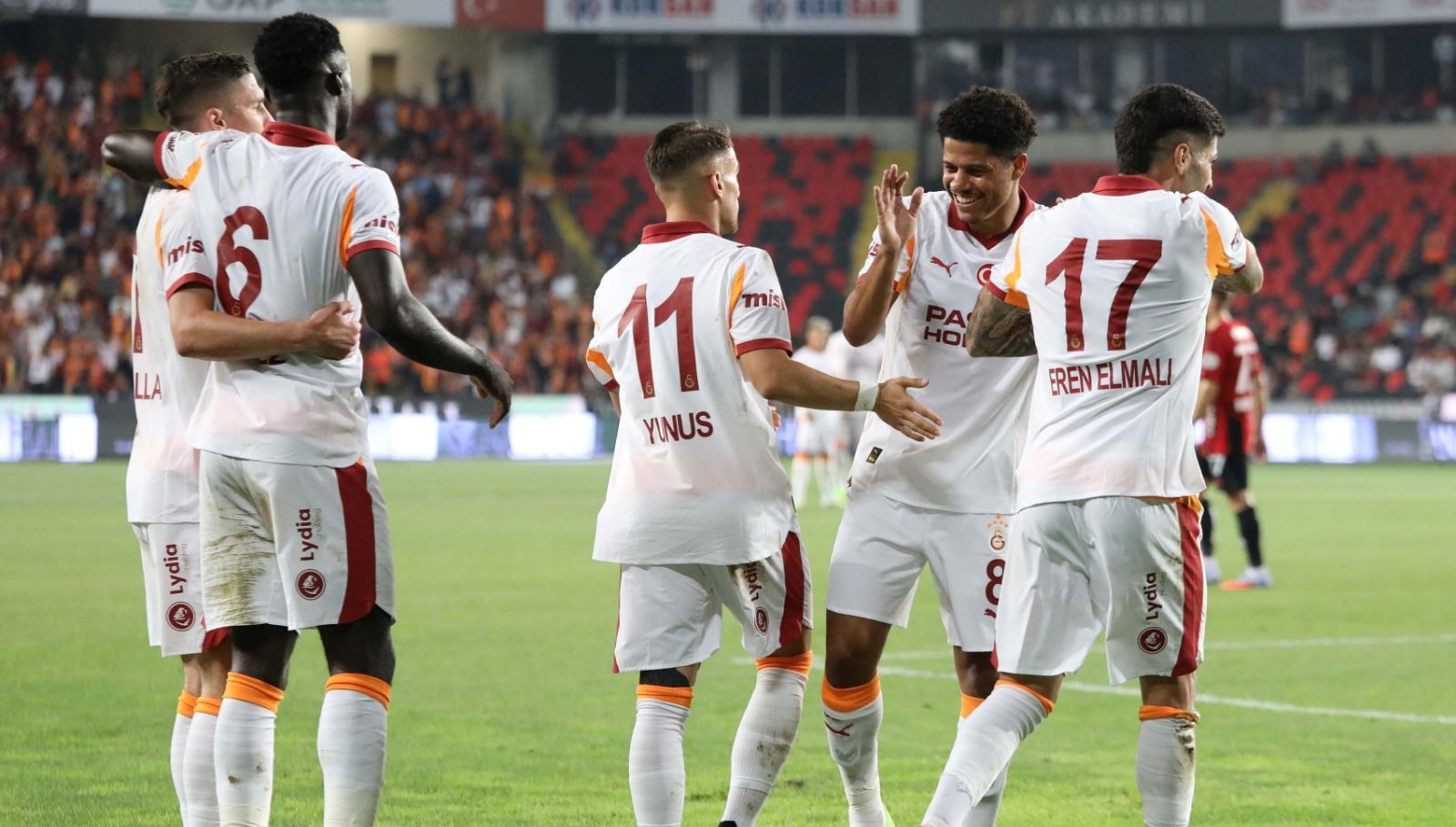 Galatasaray-Karagümrük Mücadelesinde İlk 11'de Beklenmedik Değişiklik!
