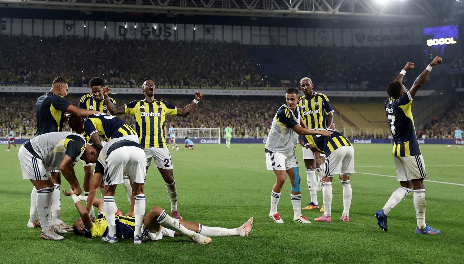 Fenerbahçe Süper Lig Perdesini İzmir'de Aralıyor: Mourinho'nun Stratejik Rotasyonu!