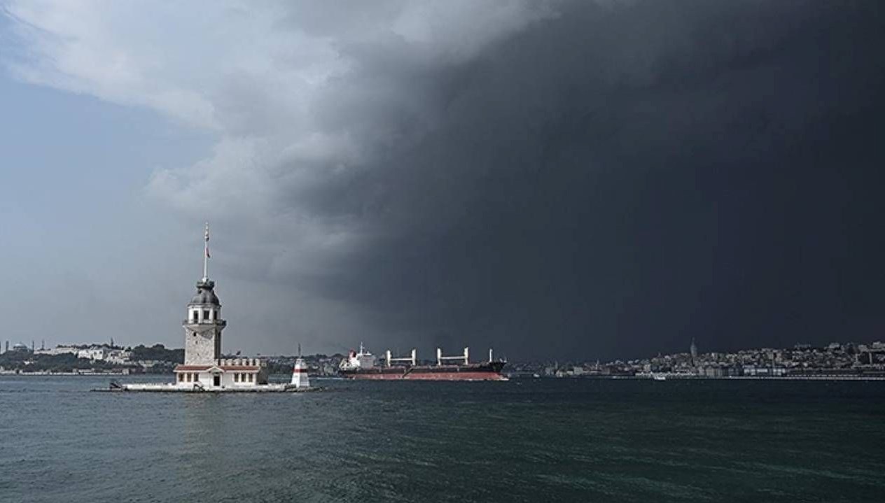 İstanbul’a Koşan Fırtına: AKOM'dan Acil Uyarı!