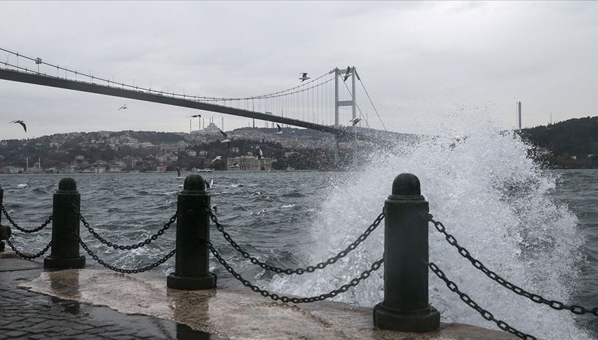 Kuvvetli rüzgarlar esmeye devam ediyor: Bugün hava hangi sürprizlerle gelecek?