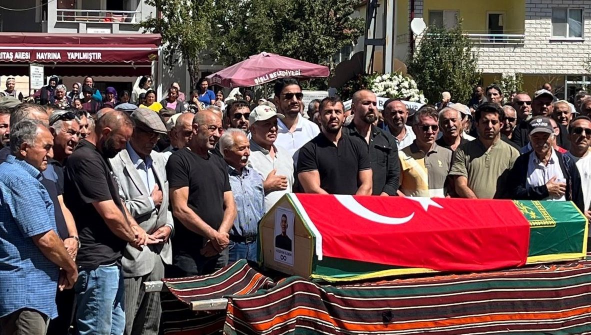 Efsane Güreşçi Dünya Şampiyonu, Son Yolculuğuna Dualarla Uğurlandı