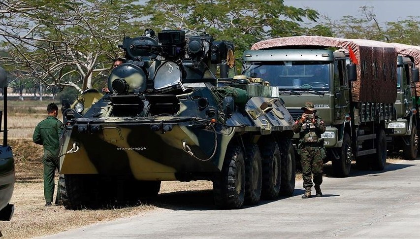 Myanmar'da Ordu Havadan Vurdu: 21 Can Kaybı!
