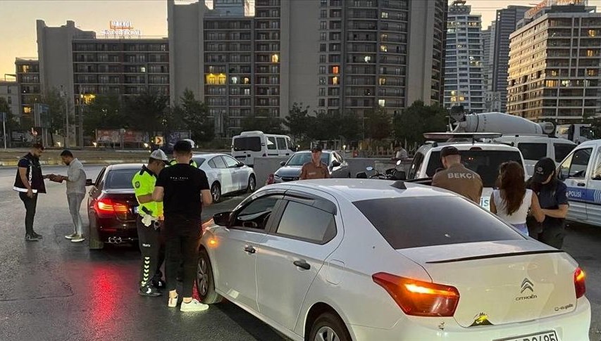 İstanbul’da Geceye Damgasını Vuran Denetim: 550 Gözaltı!