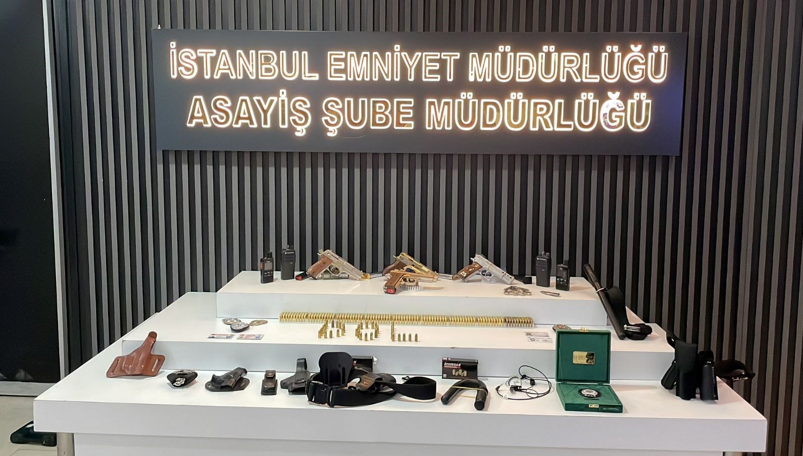 İstanbul'da Dolandırıcılara Şok Baskın!