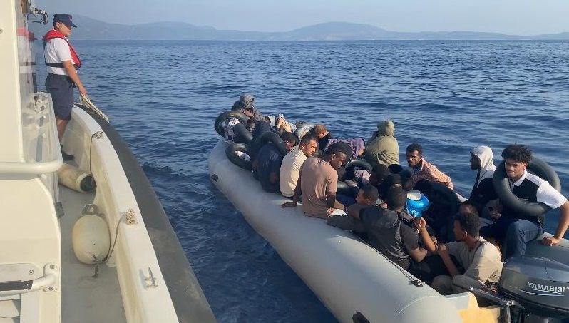 İzmir Sahilinde Göçmen Tragedisi: Dört Beden Bulundu, Kurtarma Çalışmaları Devam Ediyor!