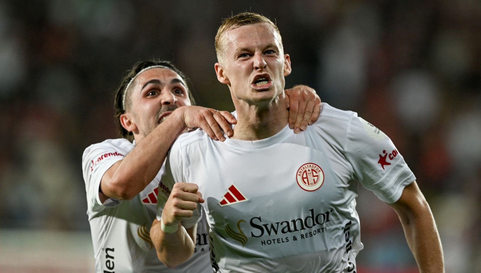 Antalyaspor'un Tarihi Başarısı: Süper Lig'de 1200 Gole Ulaşan Nikola Storm!