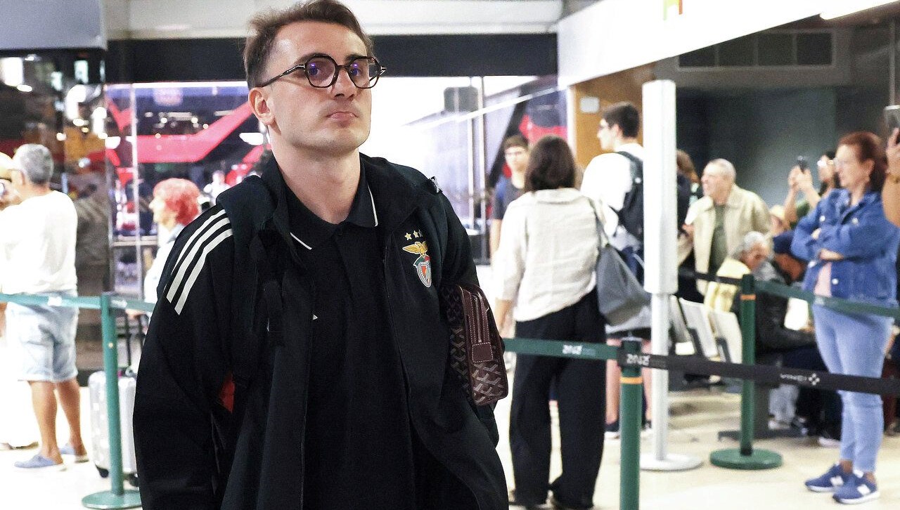 Kerem Aktürkoğlu yola çıktı: Benfica Havaalanı'ndan ilk görüntüler!