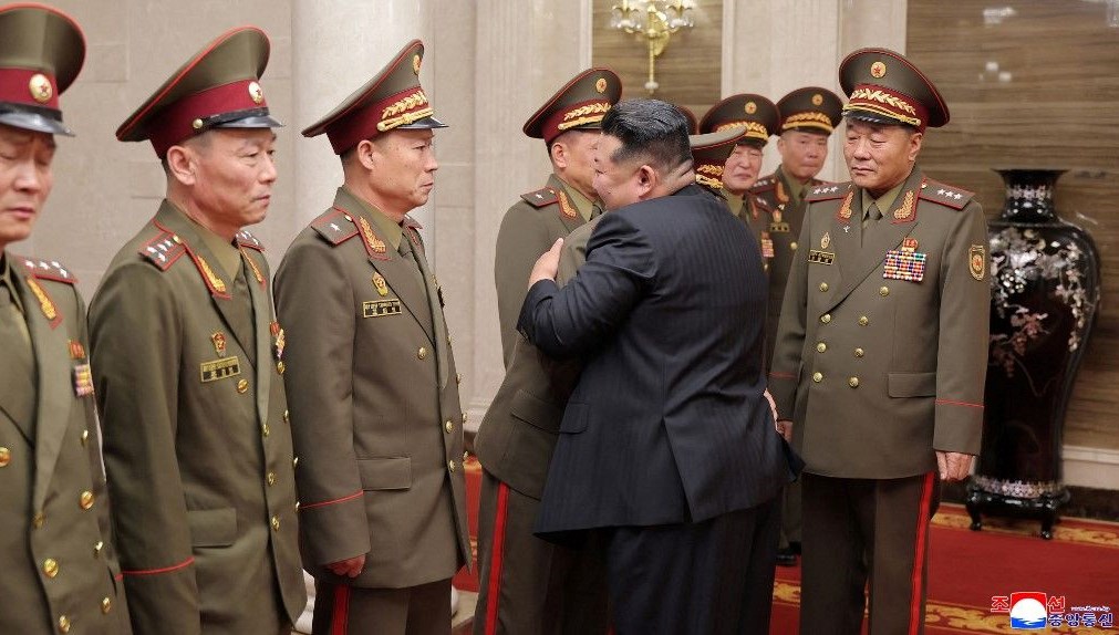 Kim Jong Un, Rus Askerlerle Buluşarak Güç Mesajı Verdi: 