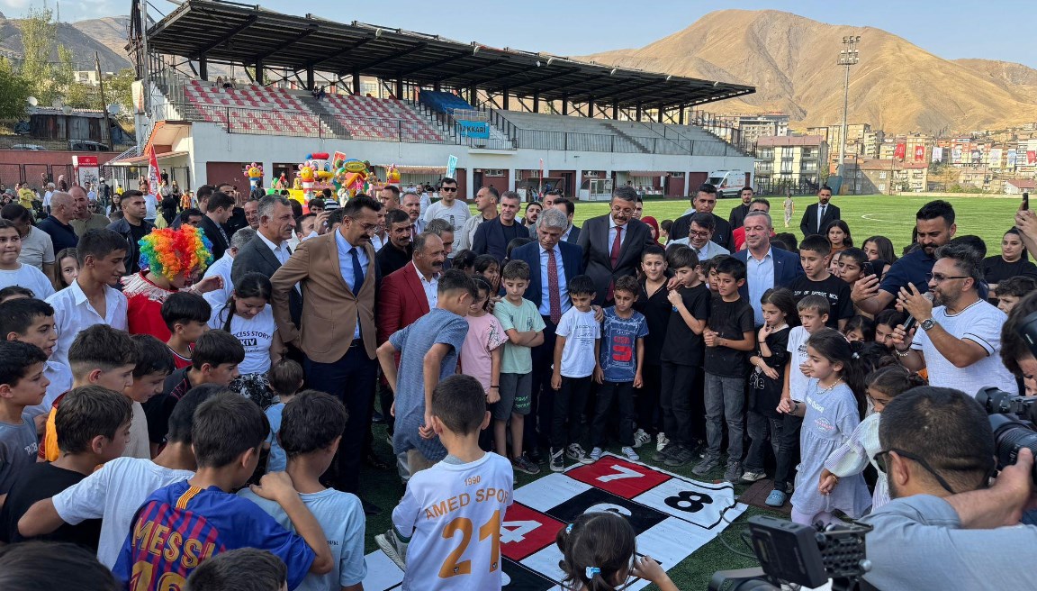 Hakkari'de Coşku Dolu Bir Anadolu Şenliği Yükseliyor!