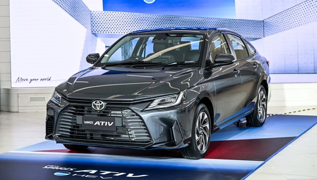 Toyota'nın Yeni Sedan Modeli Tanıtıldı: Fiyatı Açıklandı!
