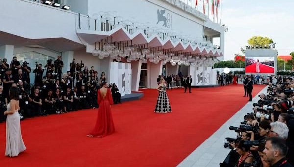 Ünlü Sanatçılardan Venedik Film Festivali'ne Tarihi