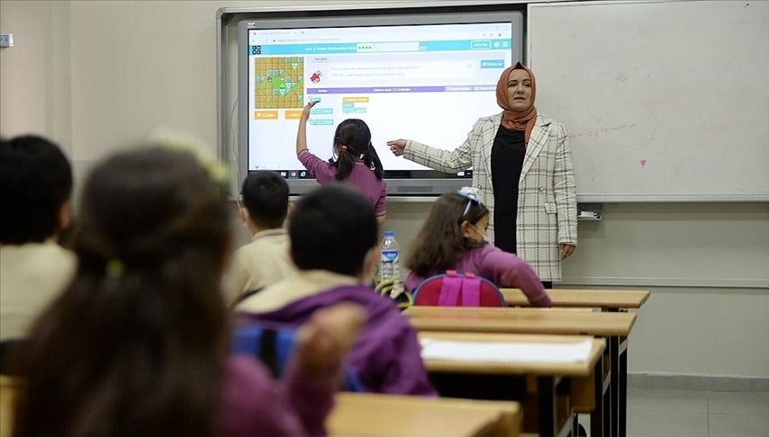 10 Bin Öğretmen Ataması için Tarih Alarmı: MEB AGS Kontenjanları ve Branş Dağılımı Merakla Bekleniyor!