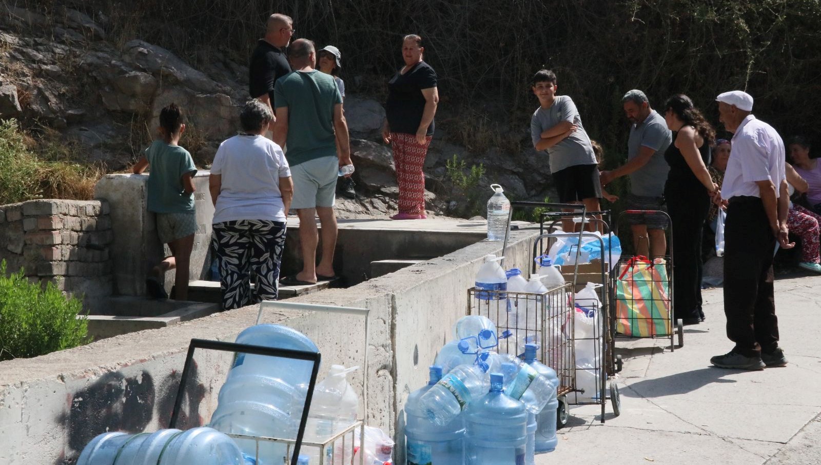 İzmir'de Su Yokluğuna Dayanamadılar: 32 Saatlik Kesinti Neler Getirdi!