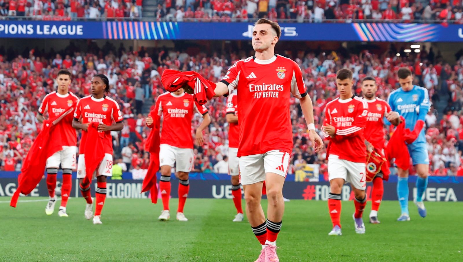 Kerem Aktürkoğlu Benfica’nın Kapısından Uğurlandı, Uçaktan Nostaljik Bir Kare Paylaşıldı: Forma Numarası Açıklandı!