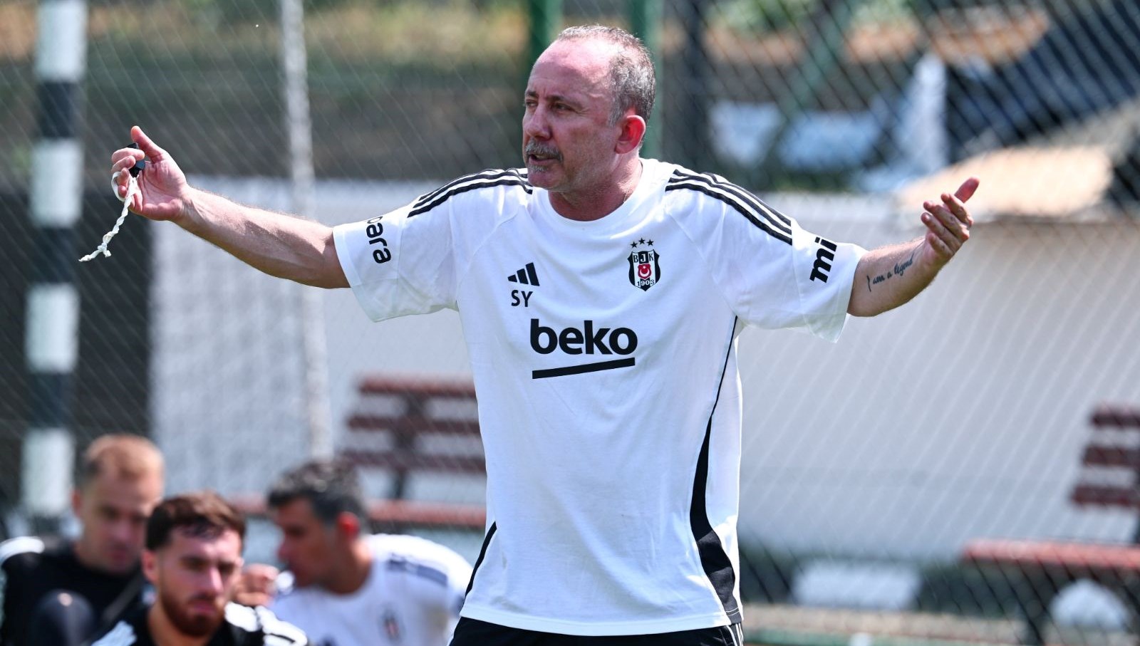 Beşiktaş'ta Sergen Yalçın dönemi: İlk maçta şaşırtan 11!