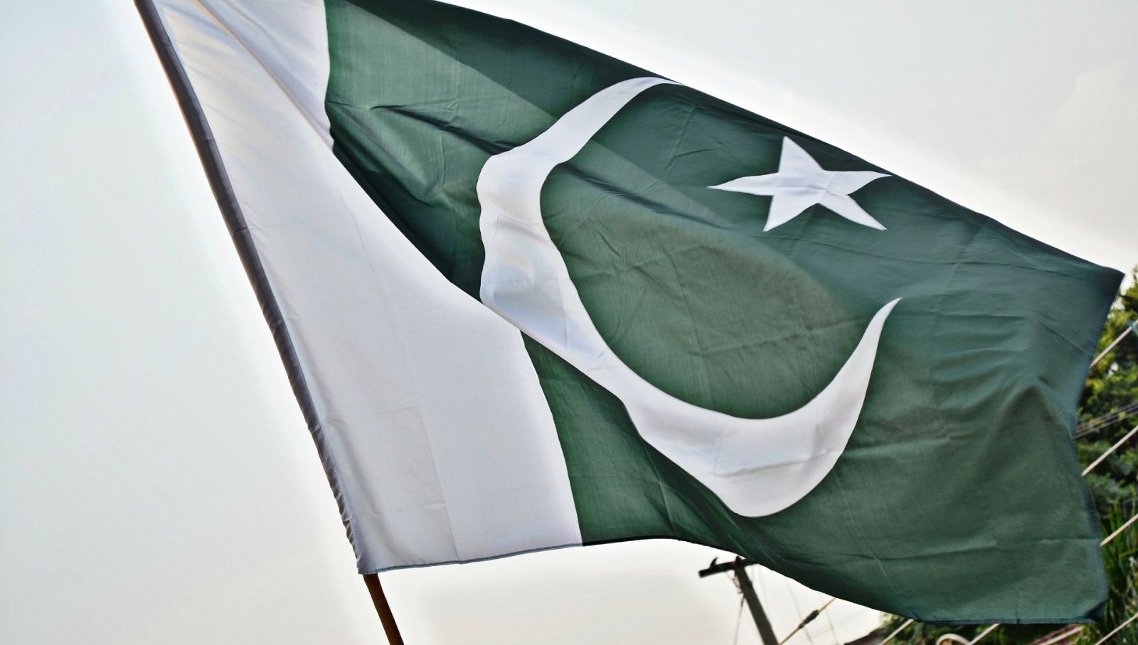Pakistan'ın Kuzeybatısında Askeri Tesis Hedefine Bombalı Saldırı Gerçekleşti
