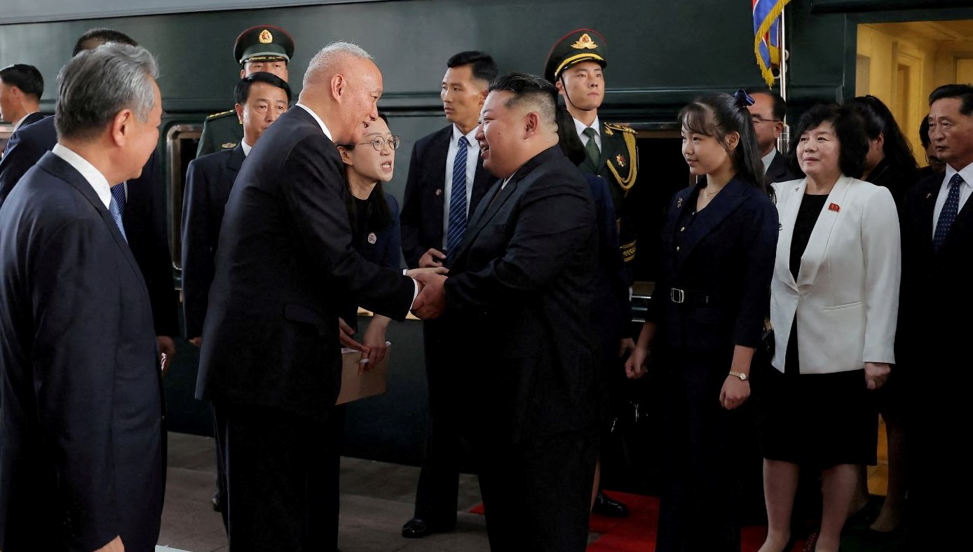 Kim Jong Un’un 12 Yaşındaki Kızı Pekin’de: Gücün Yeni Temsilcisi!