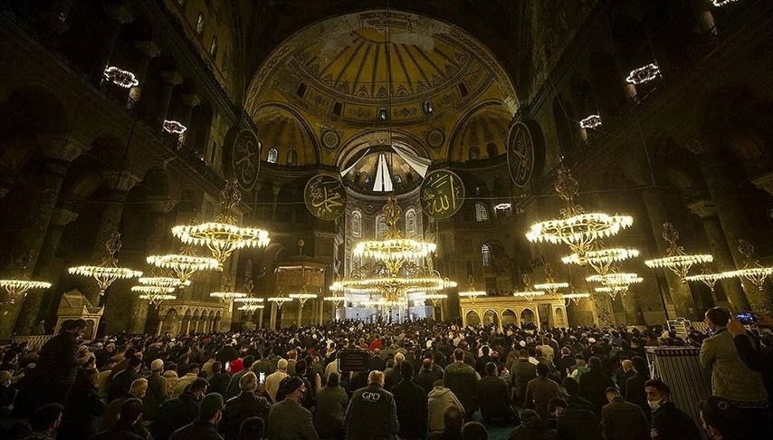 Kandil mi geliyor? 3 Eylül Mevlid Kandili için geri sayım başladı! (2025 Diyanet Dini Günler Takvimi)