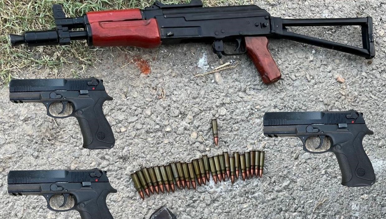 Polisin Peşinde: Kaçan Şüphelilerin Araçlarında Silah Stoku Ortaya Çıktı!