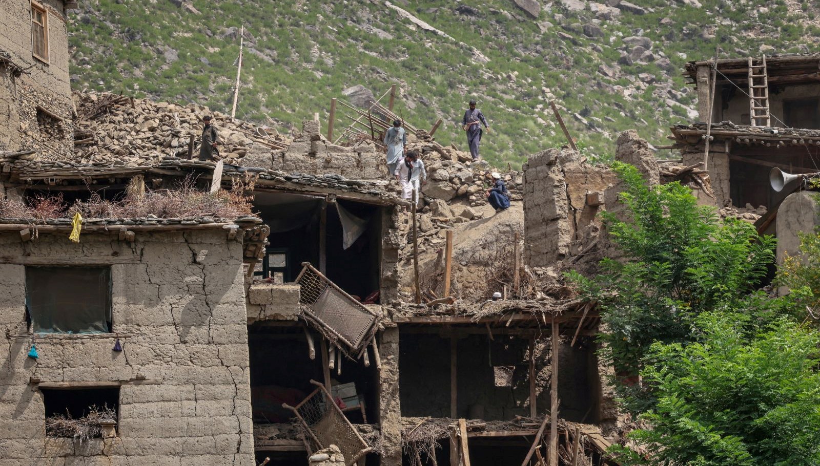 Afganistan’da İki Farklı Deprem: Komandolar Hava ile Bölgeye İndirildi