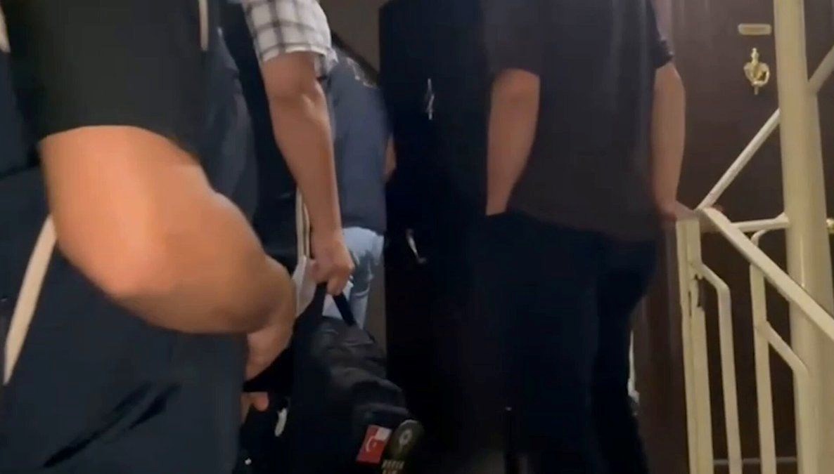 FETÖ'nün Kolları 21 İlde Kırıldı: 25 Gözaltı!