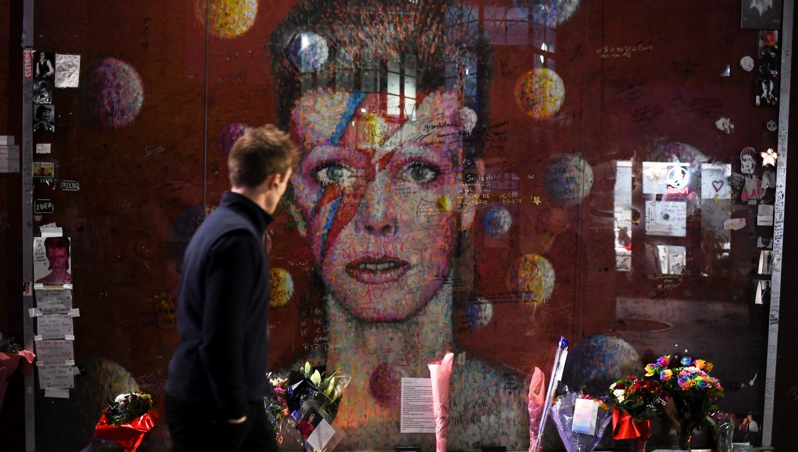 David Bowie’nin Sır Dolu Tasarıları: Kilitli Notları Ortaya Çıktı!