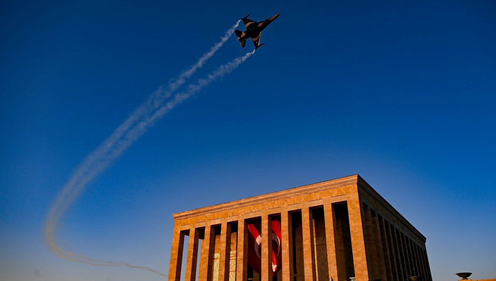 SOLOTÜRK’ten Anıtkabir’e Bir Bakış: “İstikbal Göklerdedir, Türk Olmakla Gururluyum”