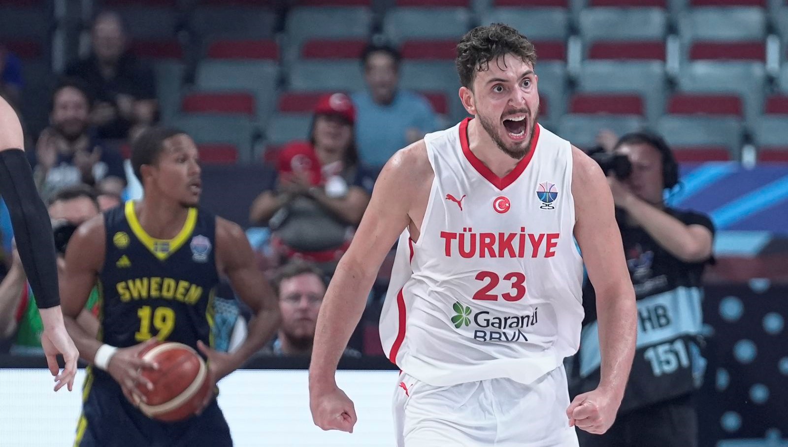 12 Dev Adam Çeyrek Finale Yükseldi! Türkiye'nin EuroBasket 2025 Hedefi Ne Zaman Gerçekleşecek?