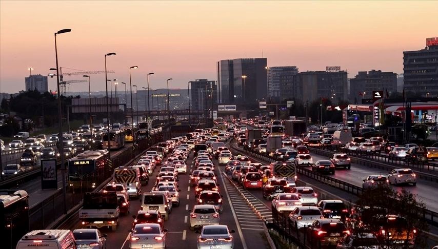 İstanbul'da Trafik Kabusu: Yoğunluk Yüzde 80'i Aştı