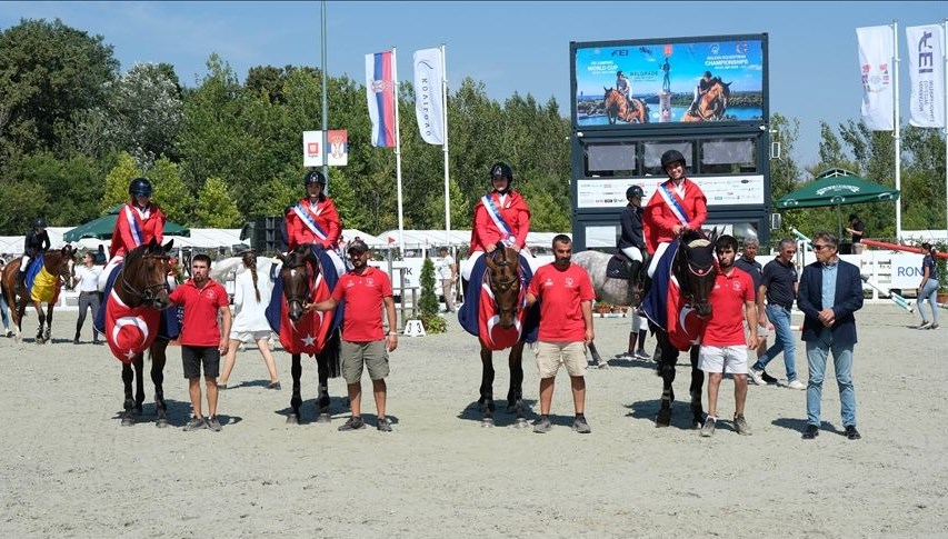 Türk Biniciler, Engel Atlama Balkan Şampiyonası'nda Fırtına Gibi Esti!