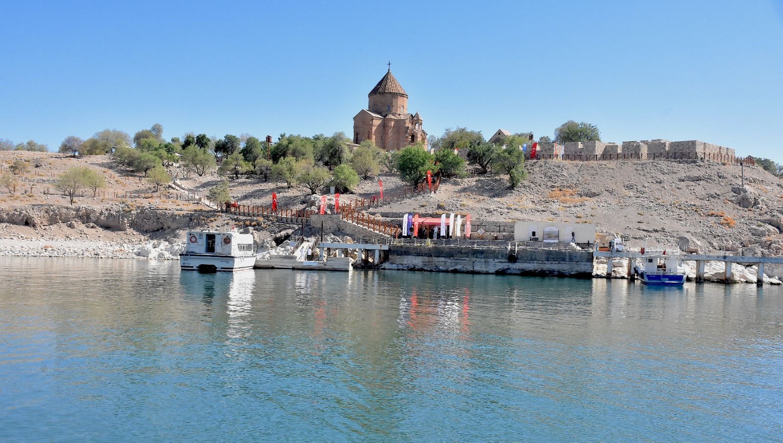 Akdamar Adası’nda Tarihi 13. Ayin Heyecanı