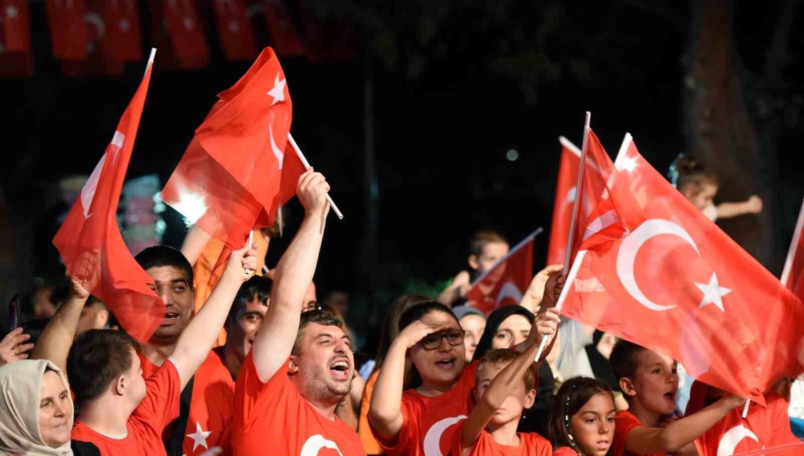 Cumhuriyet Bayramı Heyecanı: 28 Ekim Kısa Mesai, 29 Ekim Resmi Tatil!