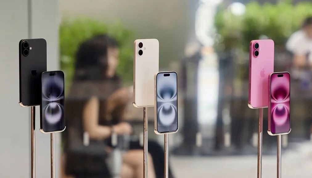 Apple Etkinliğinde Nefes Kesen Yenilikler: iPhone 17 ve Canlı Çeviri Özellikli AirPods!