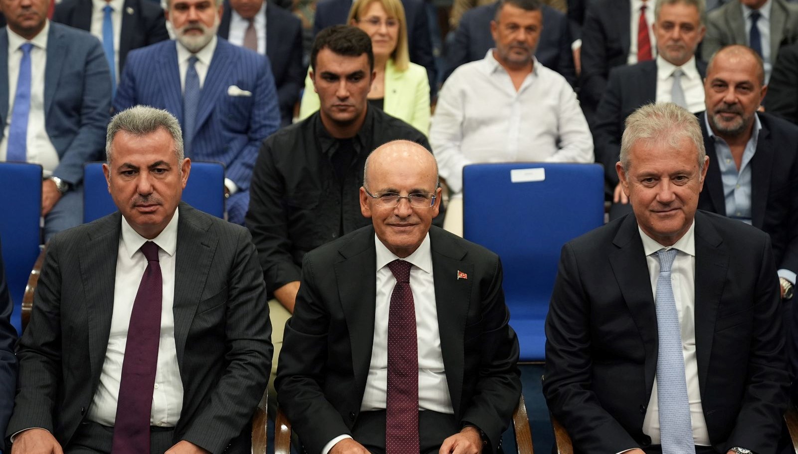 Bakan Şimşek İzmir'de İş Dünyası Temsilcileriyle Bir Araya Geldi